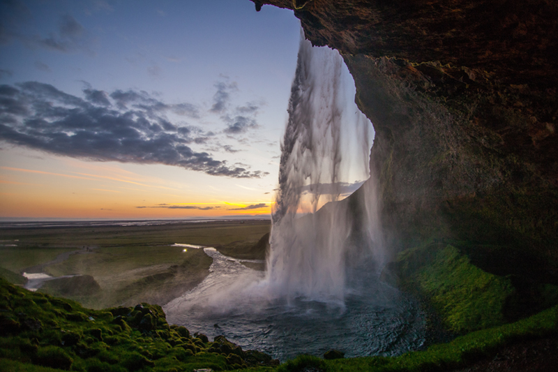 Seljalandafoss_waterfall_Iceland_800